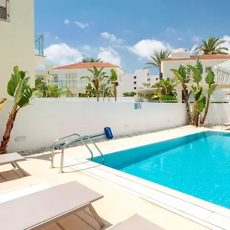 Villa Aurora - 100m From Pernera