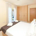 Villa Aurora - 100m From Pernera *