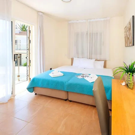 Villa Aurora - 100m From Pernera Protaras