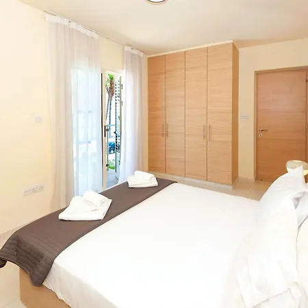 Villa Aurora - 100m From Pernera *