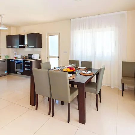 Villa Aurora - 100m From Pernera