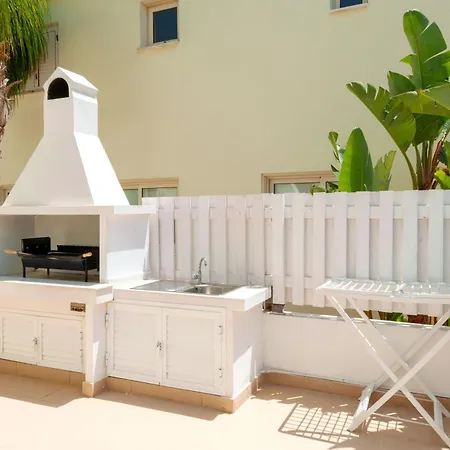 Вилла Aurora - 100m From Pernera *