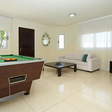Villa Aurora - 100m From Pernera