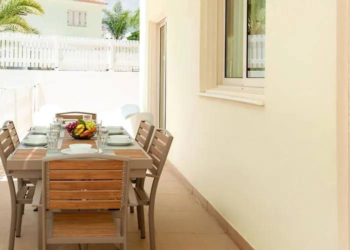 Aurora - 100m From Pernera Willa *