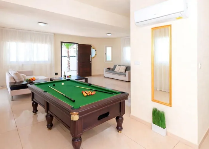 Villa Aurora - 100m From Pernera Protaras