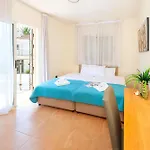 Villa Aurora - 100m From Pernera Protarász